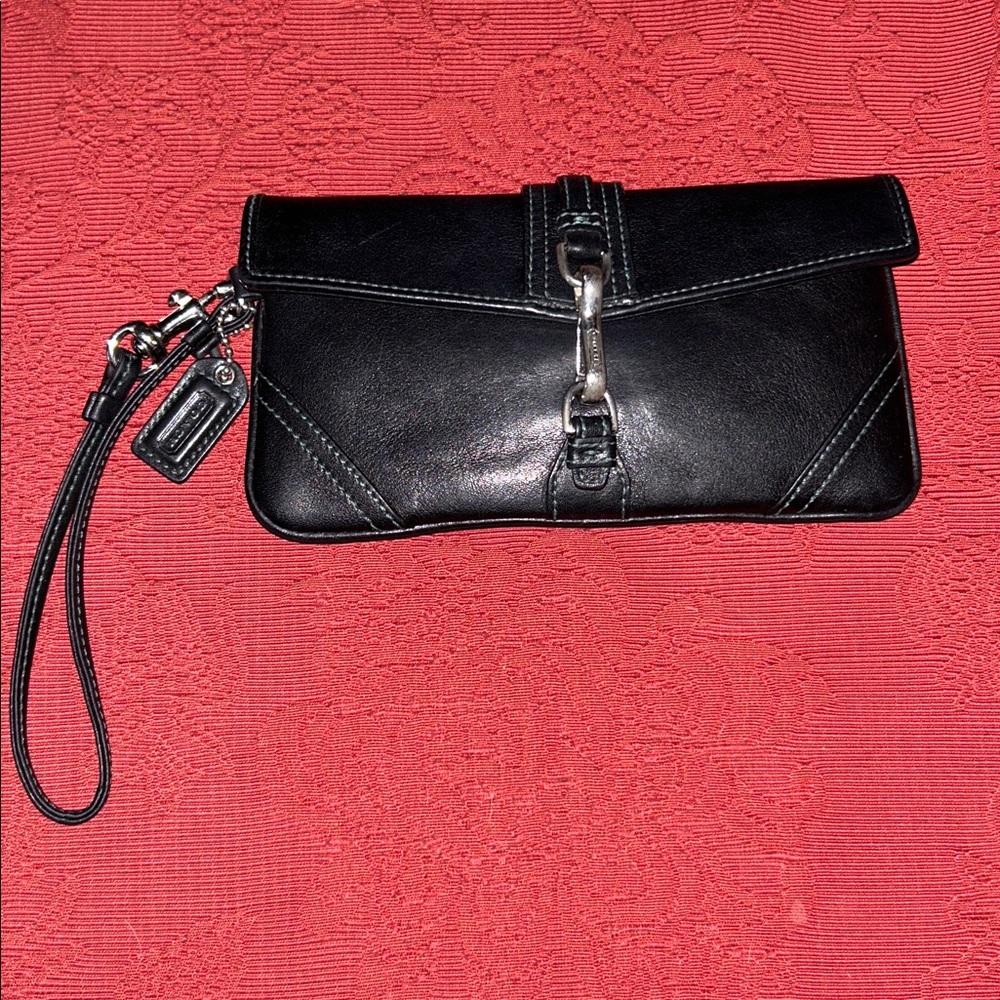 Coach Vintage Wristlet 👛, Hampton Line w/ light blue stitching 🧵, Vintage